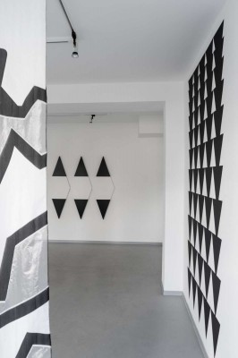 Installationview (Curtain Tobias Weickart)